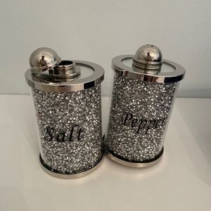 Salt pepper shakers